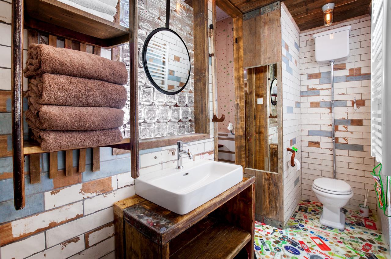 Karls Hotel Alles Paletti โรเวอร์ซาเกิน ภายนอก รูปภาพ